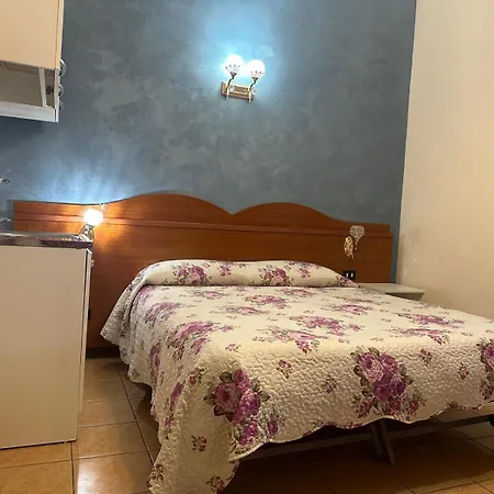 Near Termini Station Penzion 3*