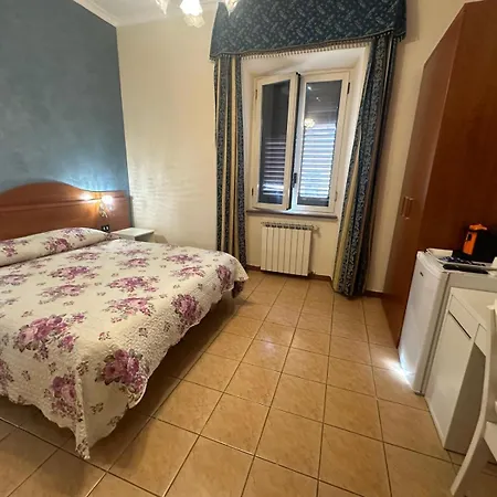Near Termini Station Penzion 3*