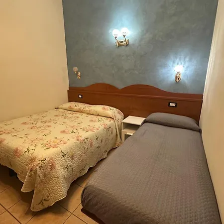 Near Termini Station Penzion 3*
