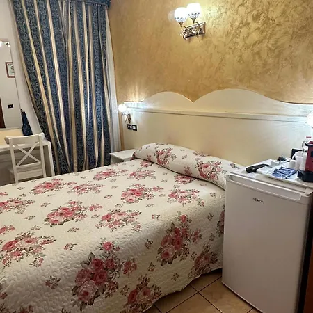 Near Termini Station Penzion 3*