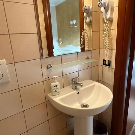 Near Termini Station 3*