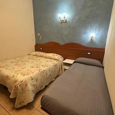 Near Termini Station Penzion 3*